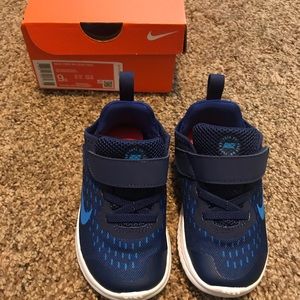 Toddler size 9 Nike Tennis shoes